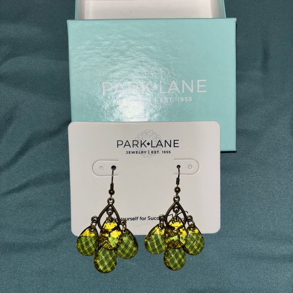 Park Lane,  WILLOW Earrings in Antiqued Gold/Brass Tone w Green Beads - Picture 1 of 2